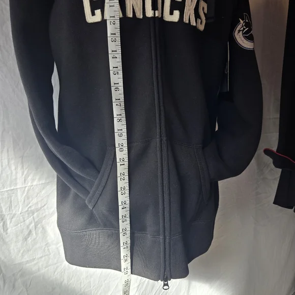 Vancouver Canucks NHL Zip Hoodie Black Spellout Logo Women’s Large NWT - Picture 7 of 9